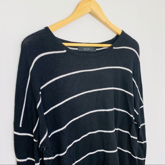 Decjuba size L black and white stripe knit - Picture 4 of 9